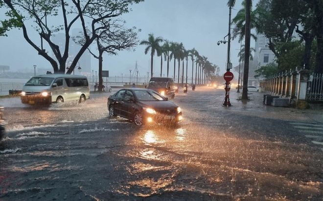 Mưa lũ triền miên ở miền Trung khi nào chấm dứt?