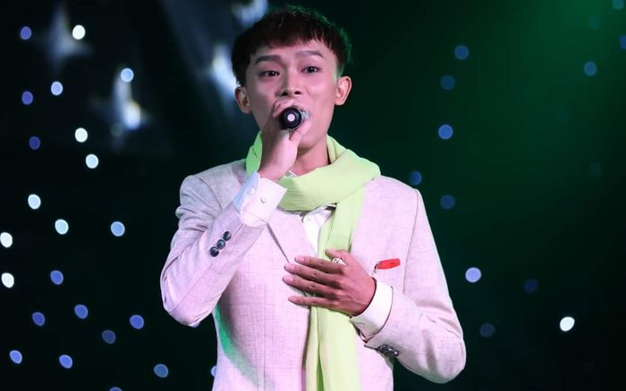 Hồ Văn Cường ngẫu hứng hát nhạc trẻ, khán giả đồng loạt phản ứng mạnh