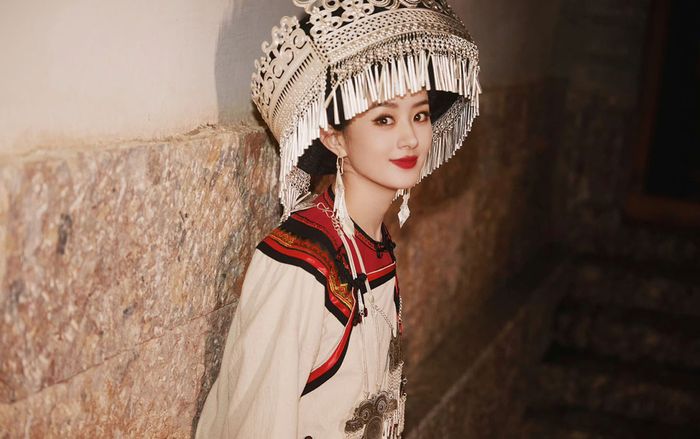 Triệu Lệ Dĩnh mặc váy cưới trong ngày trọng đại làm dân tình đứng ngồi không yên