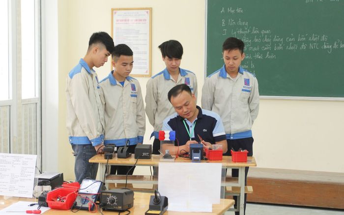 Từ hôm nay (15/10), lương giảng viên dạy nghề lên tới 14,4 triệu đồng/ tháng