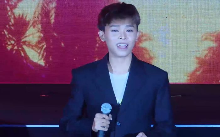 Ngoại hình Hồ Văn Cường thay đổi khi chạy show, người hâm mộ: 'Đã lớn thật rồi'