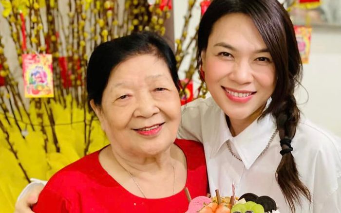 Mỹ Tâm tổ chức sinh nhật cho mẹ, được khán giả nhắc khéo chuyện này?