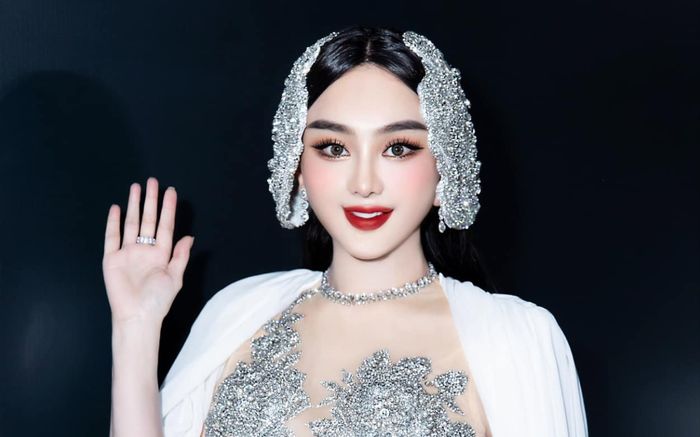 Lâm Khánh Chi chi gần 1 tỷ đồng cho lần đại trùng tu ở tuổi 45