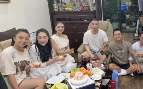 NSND Công Lý xúc động khi được dàn sao bí mật đến nhà tổ chức sinh nhật