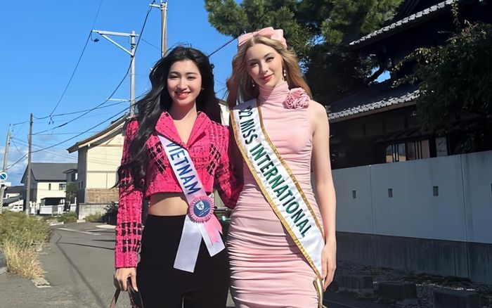 Phương Nhi 'đọ sắc' với đương kim Miss International, visual gây thương nhớ