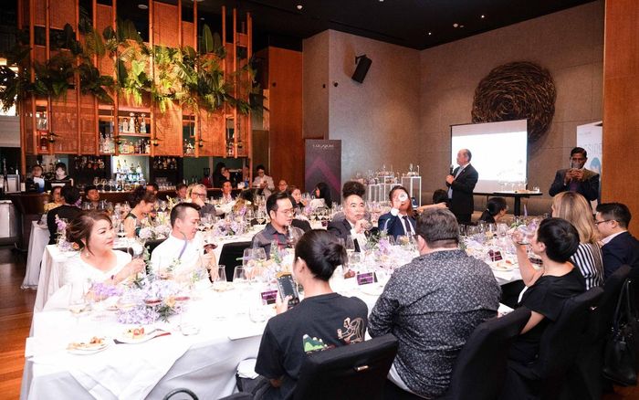 Lucaris mang đến trải nghiệm độc đáo giữa ly pha lê cao cấp và tinh hoa ẩm thực