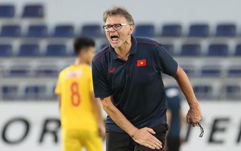 HLV Troussier hài lòng dù thua Hàn Quốc 0-6: Kết quả không phải là mục tiêu