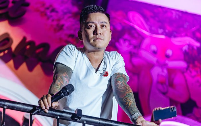 Nổi tiếng là ca sĩ nam tính, Tuấn Hưng vẫn rơi nước mắt trước người đặc biệt