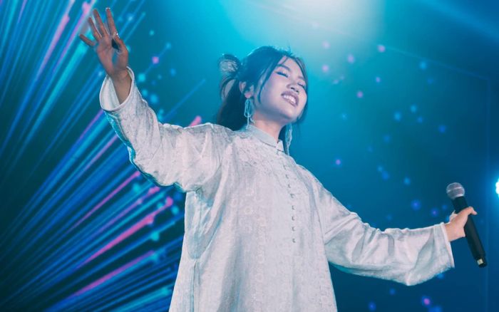 Phương Mỹ Chi tụng kinh gây sốt mạng xã hội: Nổi da gà với câu chuyện đằng sau