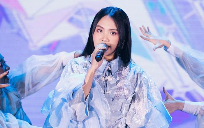Phương Mỹ Chi xúc động khi hát 'Bóng phù hoa': Nguyên nhân vì sao?