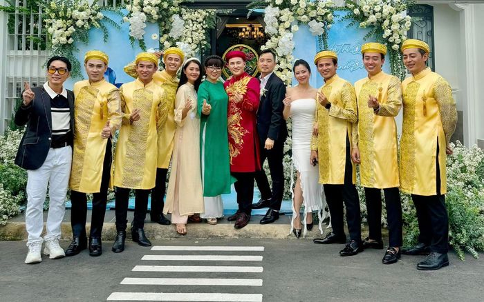 Quốc Trường, Nguyên Vũ bê tráp trong lễ ăn hỏi của Hà Trí Quang và Thanh Đoàn