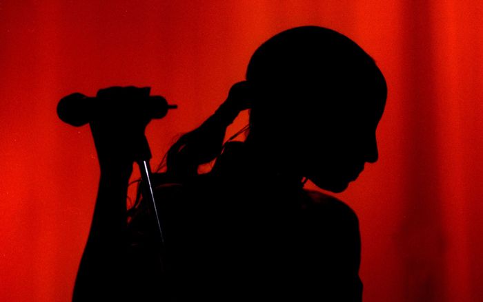 Nữ ca sĩ nổi tiếng bị chỉ trích vì viết sai chính tả tên quê hương?