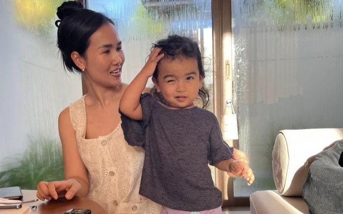 Ngân nga vài câu hát, con gái Võ Hạ Trâm đúng truyền nhân tương lai của mẹ