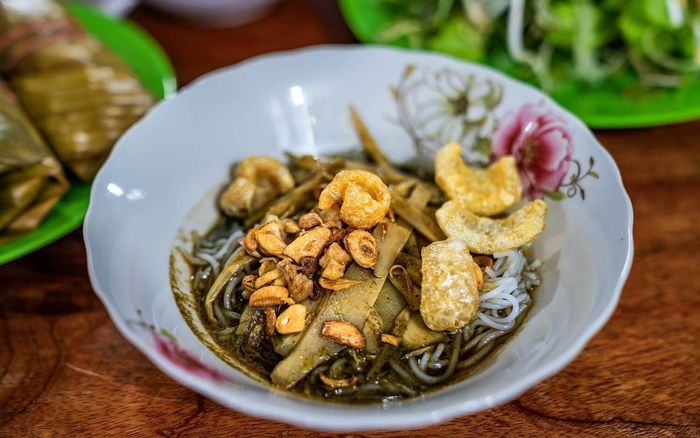 Bún cua thối - hương vị độc lạ của phố núi Gia Lai