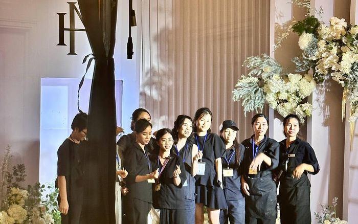 Hé lộ những hình ảnh đầu tiên bên trong lễ cưới Thanh Hằng