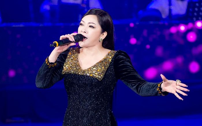Khán giả yêu cầu hát ca khúc không chuẩn bị trước, Như Quỳnh phản ứng ra sao?