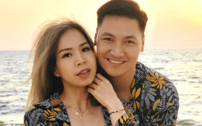 Chuyện tình đẹp như ngôn tình của Mạnh Trường với bà xã bằng tuổi