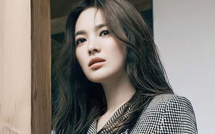 Ảnh khác lạ của Song Hye Kyo bị đào lại, còn lộ rõ dấu hiệu 'dao kéo'?