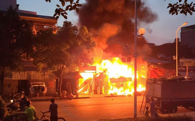 Vụ cháy khiến 3 mẹ con tử vong ở Hà Nội: Người chồng đau xót kể lại phút bất lực lao vào cứu vợ con