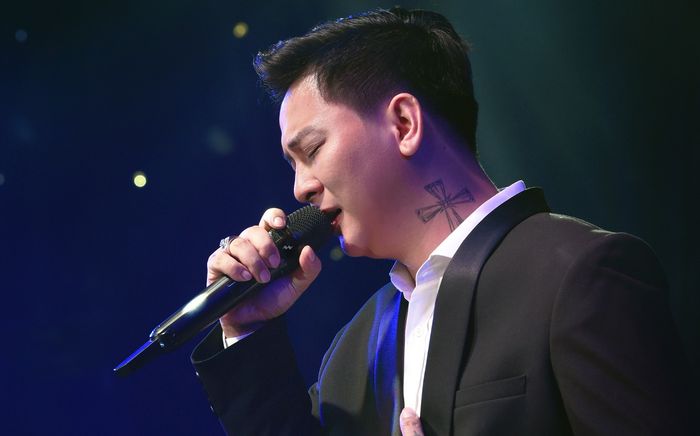 Hoài Lâm khiến người nghe hoang mang khi vừa cất giọng: Chuyện gì xảy ra?