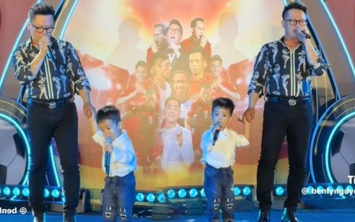 Bằng Kiều nắm chặt tay con trai, song ca trên sân khấu: 'Con nhà nòi có khác'