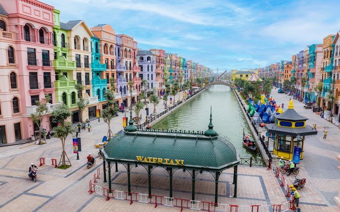Mục sở thị 'thương cảng' The Venice long lanh trước ngày khai trương Mega Grand World Hà Nội