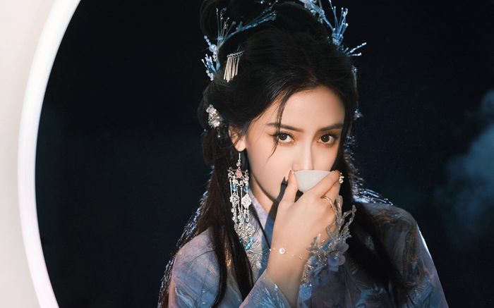 Lần đầu lên tiếng sau nghi vấn bị phong sát, Angelababy vẫn bị netizen 'ném đá'