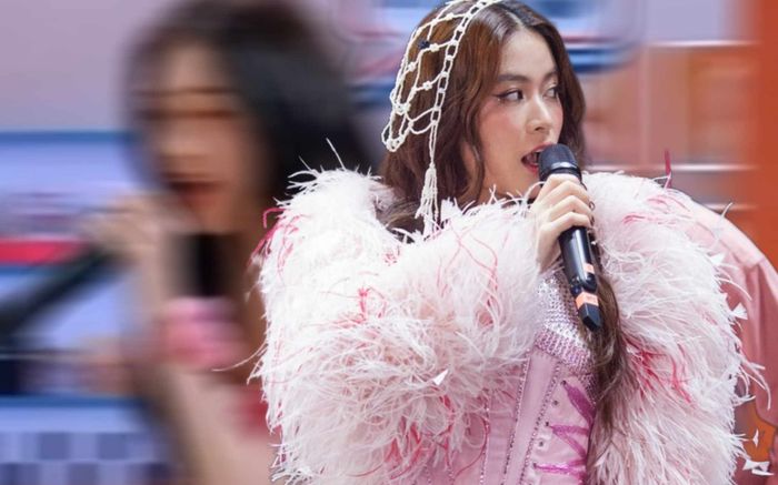 Hoàng Thùy Linh lại 'xuất hiện' trên show Trung Quốc: Liệu còn ai See tình?