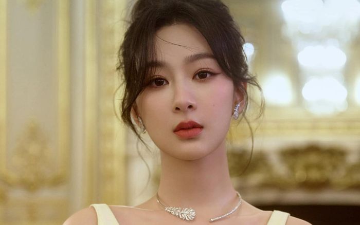 Hết Triệu Lộ Tư, đến Dương Tử bị chê cười vì photoshop quá lố