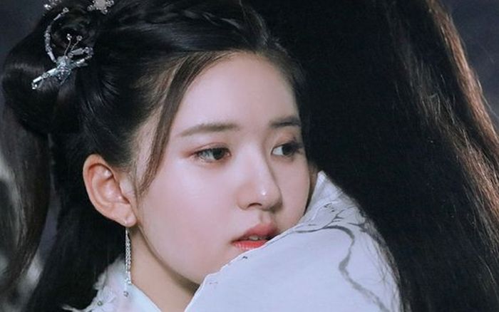 Người cũ Triệu Lộ Tư bị đồn nhốt bạn gái trong nhà, lên thanh minh bằng 9 chữ