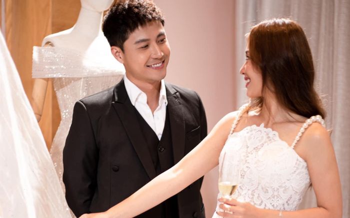 Khả Ngân - Thanh Sơn cùng nhau đi xem váy cưới, trao nhau ánh mắt tình tứ