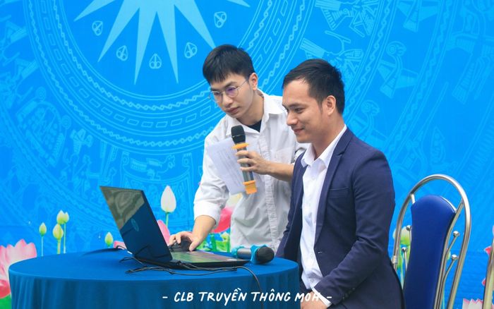 Thầy Nguyễn Duy Khánh - Người đứng sau những lớp sinh học online miễn phí