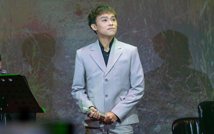 Hồ Văn Cường trở lại Hà Nội biểu diễn, có được khán giả ủng hộ sau tin đồn ế vé?