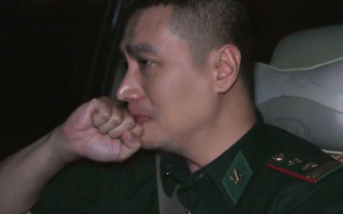 Lộ hình ảnh Việt Anh khóc nghẹn vì em trai, chuyện gì đây?