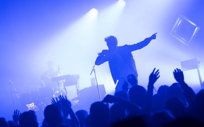 Nam ca sĩ được mệnh danh 'ông hoàng' trong showbiz bị cảnh sát triệu tập, khả năng cấm biểu diễn?