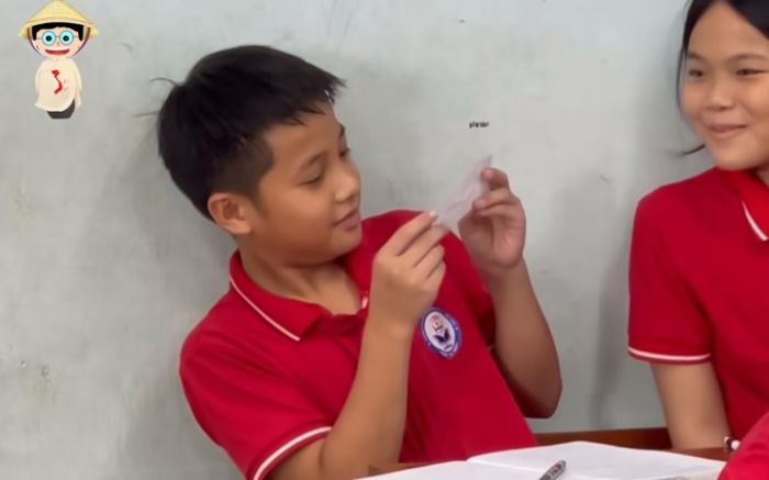 Đọc mẩu giấy nhận được từ cô giáo, học trò nào cũng bất giác mỉm cười