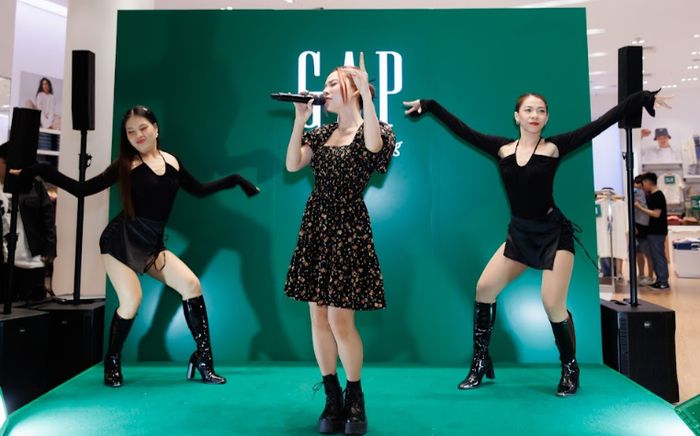 TEZ và Ngô Lan Hương bùng nổ tại chuỗi sự kiện lễ hội quà tặng của GAP