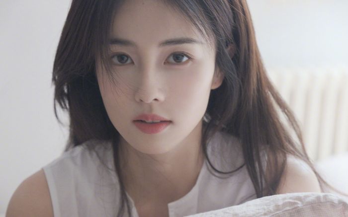 Cận cảnh nhan sắc của bố mẹ Bạch Lộc, bảo sao có cô con gái đáng yêu đến thế