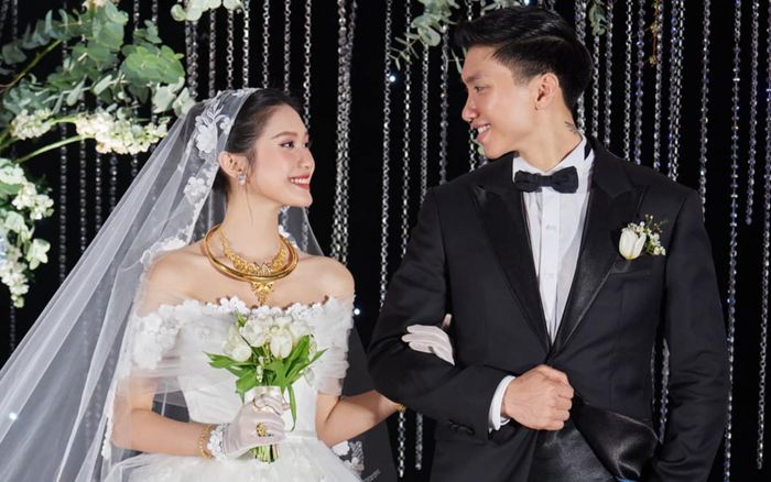 Nhan sắc mẹ ruột Doãn Hải My gây chú ý trong hôn lễ con gái