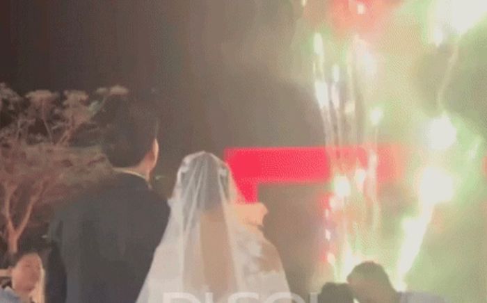 Đoàn Văn Hậu khoá môi bà xã giữa khung cảnh pháo hoa lãng mạn, khách mời tiết lộ chuyện cô dâu 'có em bé'