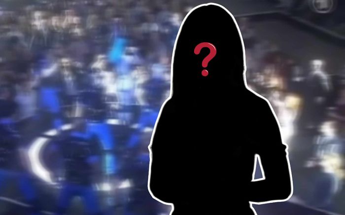 Đưa micro nhờ khán giả hát, nữ ca sĩ nổi tiếng nhận cái kết không thể 'muối mặt' hơn!