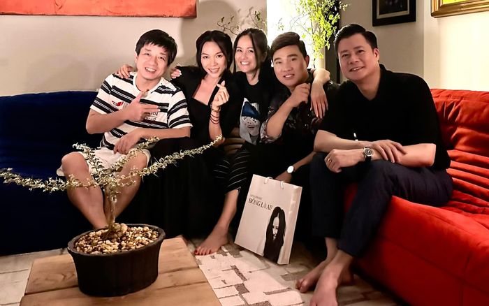 Mỹ Tâm cùng dàn nghệ sĩ đình đám đến xông đất nhà mới của Hồng Nhung