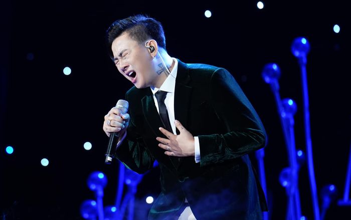 Hoài Lâm hát live mượt như 'nhai đĩa' trên sân khấu, dân mạng trừ điểm một chi tiết?