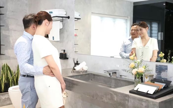 Phương Oanh lộ rõ bụng bầu, được Shark Bình cưng như trứng mỏng trong thai kỳ