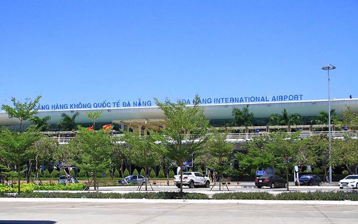 Chuyến bay phải hạ cánh trễ... do chó chạy rông trên đường băng