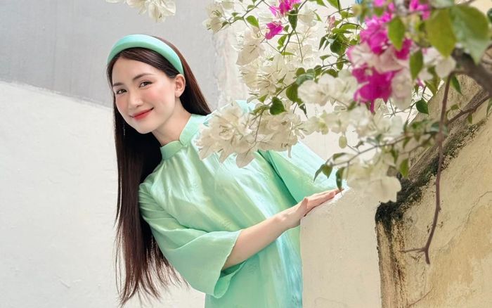 Không làm cô dâu, nhưng Hòa Minzy lại chiếm trọn spotlight giới showbiz nửa tháng 11