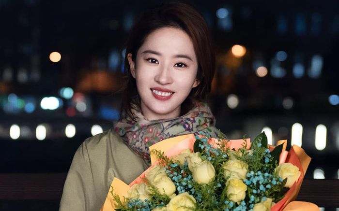 Tranh cãi ảnh hậu trường của Lưu Diệc Phi: Thừa cân hay khí chất ngút ngàn?