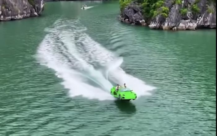Xôn xao hình ảnh 'siêu xe' lướt trên vịnh Hạ Long, cơ quan chức năng vào cuộc