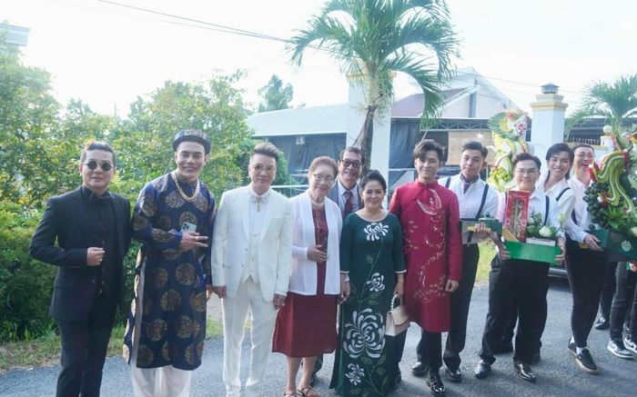 Nghệ sĩ Việt dự đám cưới miền Tây: Lê Dương Bảo Lâm ra dáng phụ huynh, Hoà Minzy hướng nội đến ngỡ ngàng