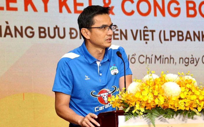 HLV Kiatisuk: Trung Quốc không mạnh, Thái Lan sẽ thắng cách biệt 2 bàn